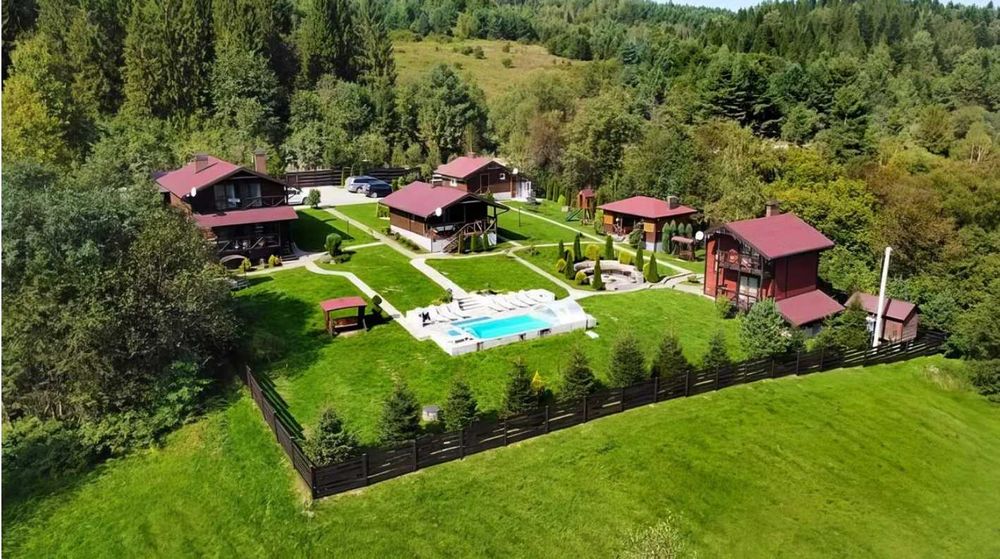 Великий котедж у мальовничому зеленому місці в горах Карпати Східниця