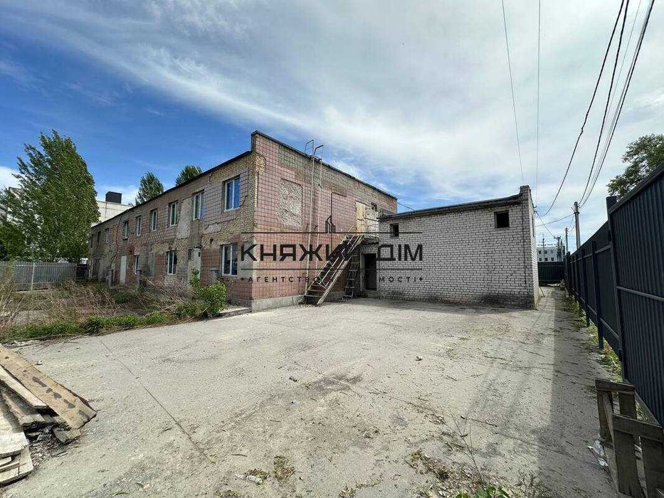 Продається окремо розташоване двоповерхове нежитлове приміщення 600 кв.м.у Бровари КОД 24330