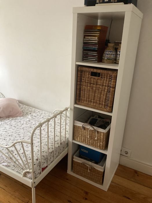 Cama ikea individual branca,  tipo cama antiga de ferro