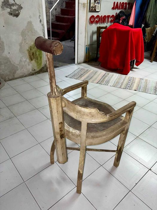 Cadeira de Barbeiro Antiga (Século XIX) - Peça de Coleção / Restauro