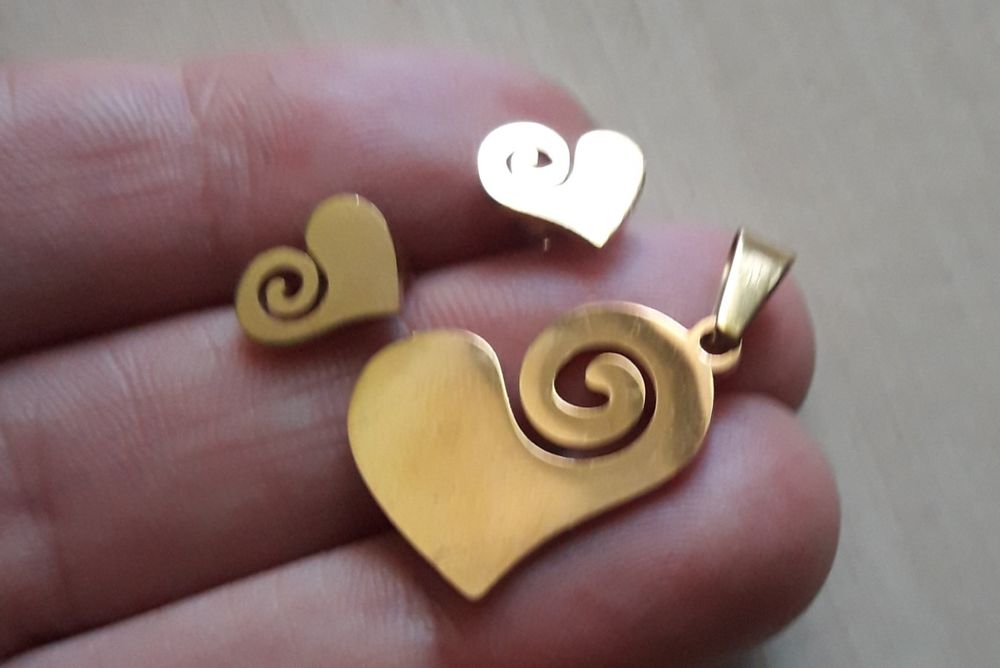 Продам набор серьги пусеты и подвеска