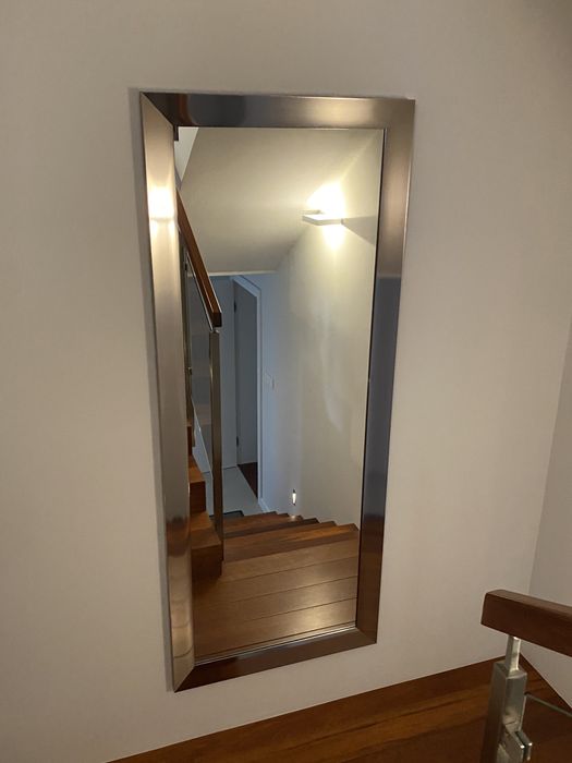 Srebrne lustro duże do przedpokoju