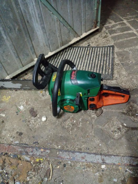 Piła      spalinowa