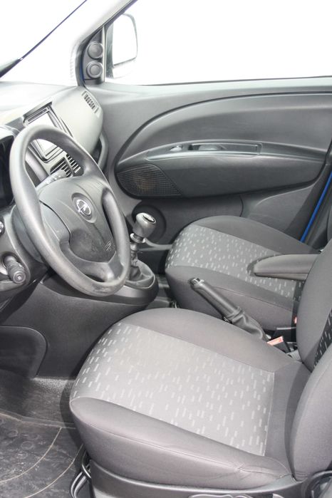 11/2014 Opel Combo 2,0 CDTi - 135 cavalos. Versão longa. Ar condicionado. 187600 km.