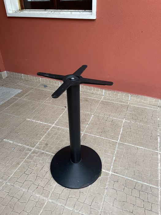 Mesa de café/restaurante com base central – resistente e estável
