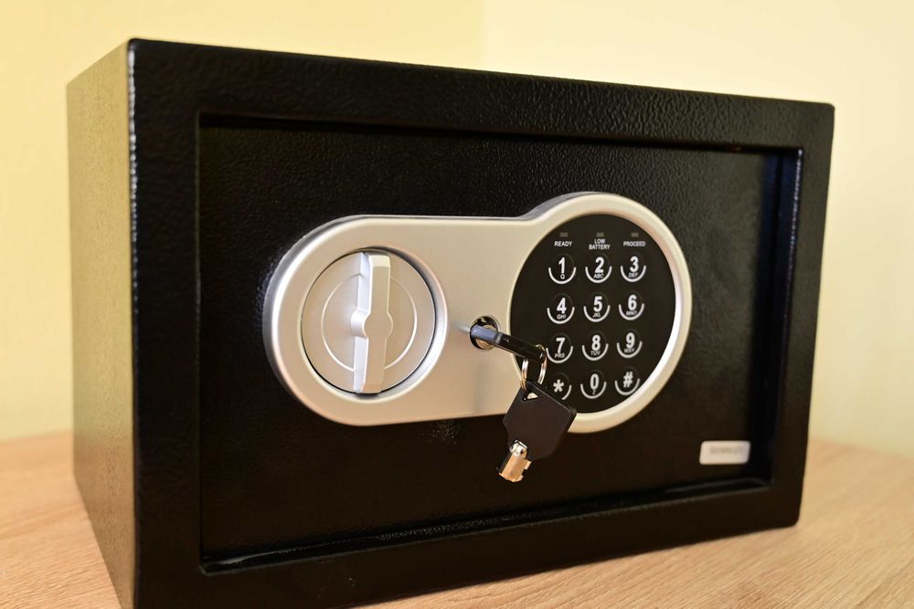Sejf domowy na kod i kluczyk
