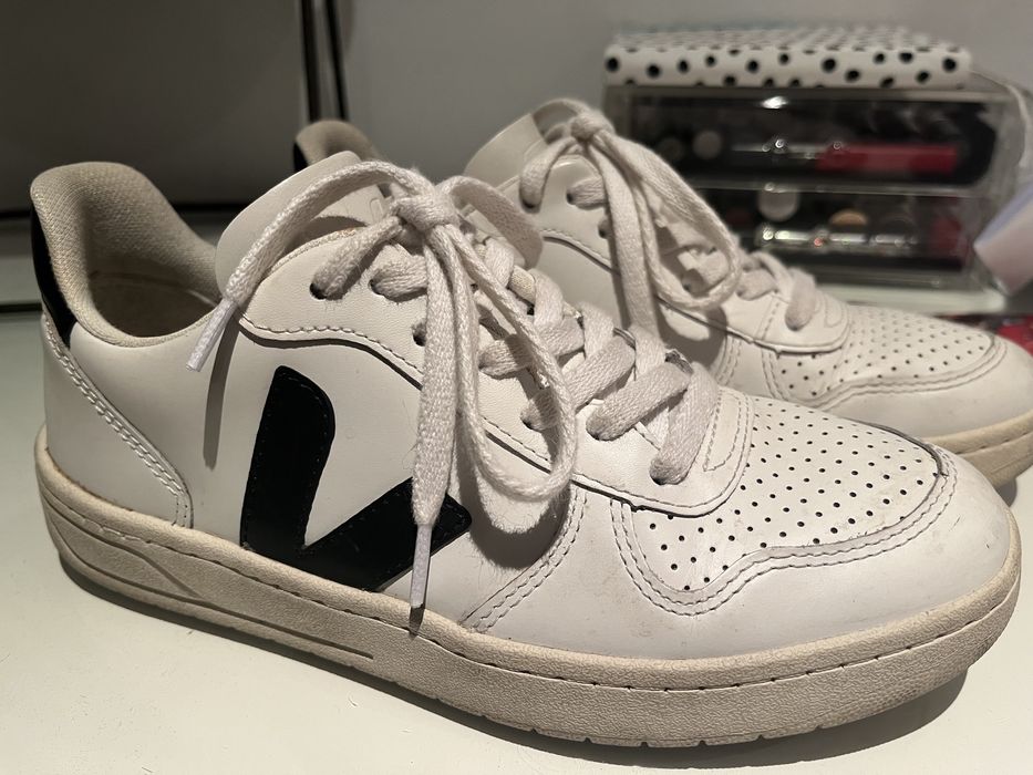 Sapatilhas Veja V-10 Leather Brancas com Preto TAM. 36