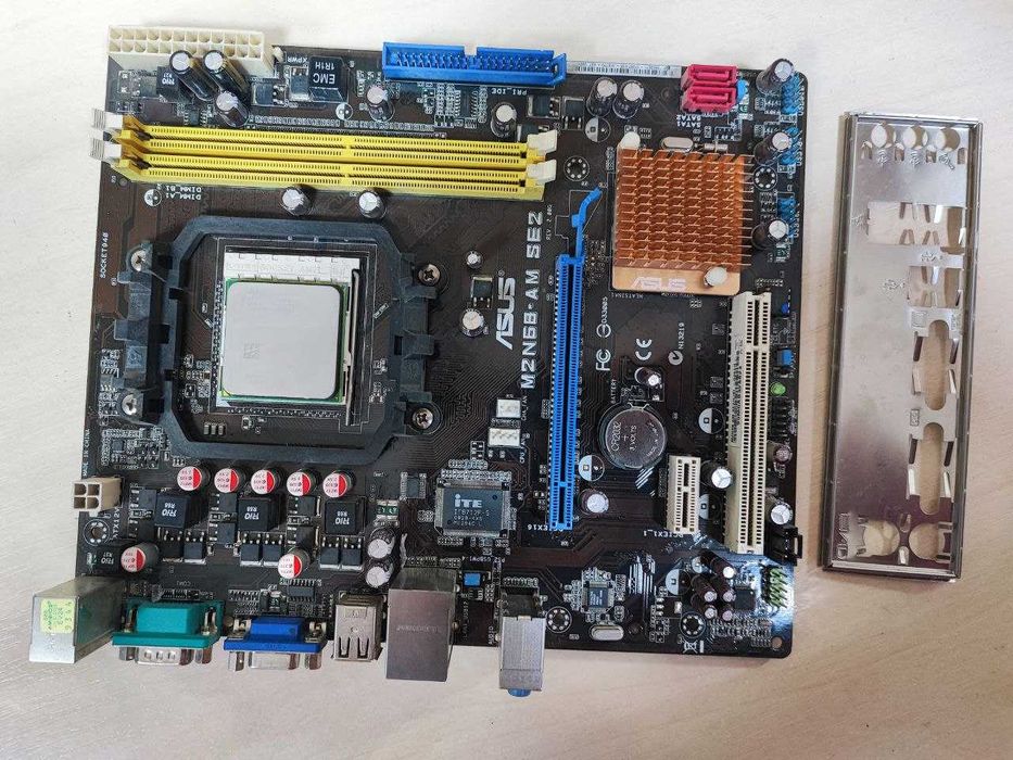 Материнська плата ASUS M2N68-AM SE2