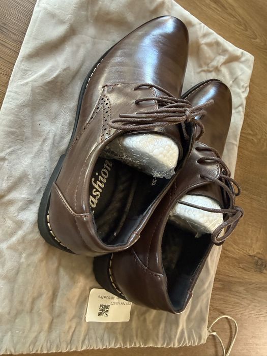 Eleganckie buty komunijne do garnituru 38