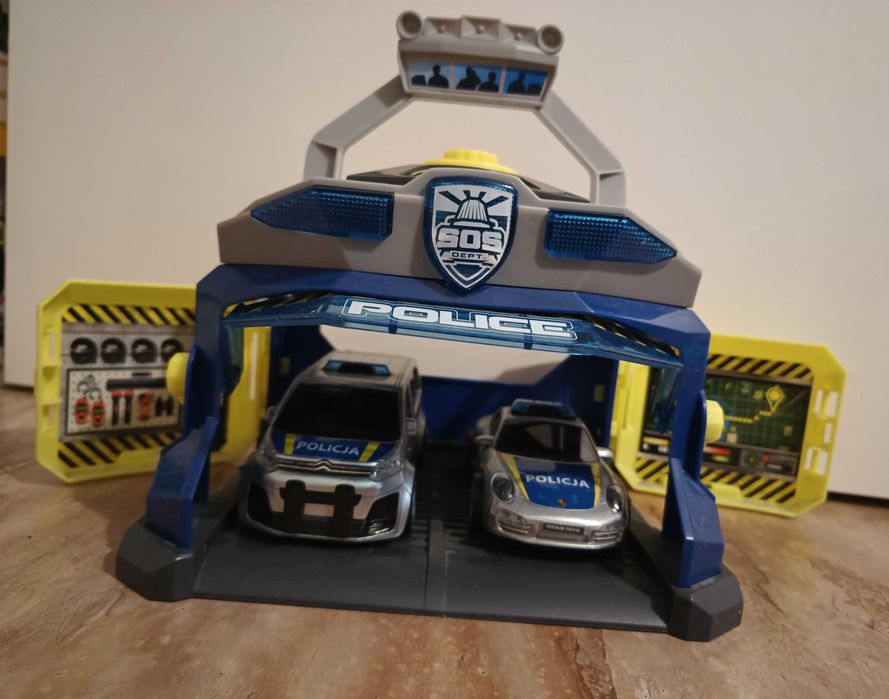 mała baza policyjna 2 pojazdy