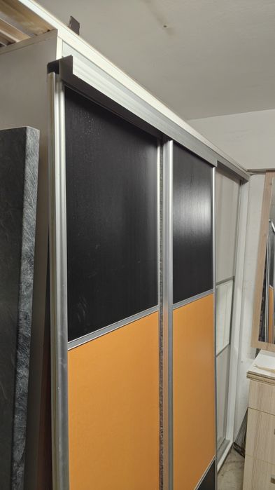 Drzwi przesuwne do szafy