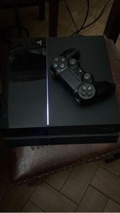 Vendo ps4 com jogos incuidos