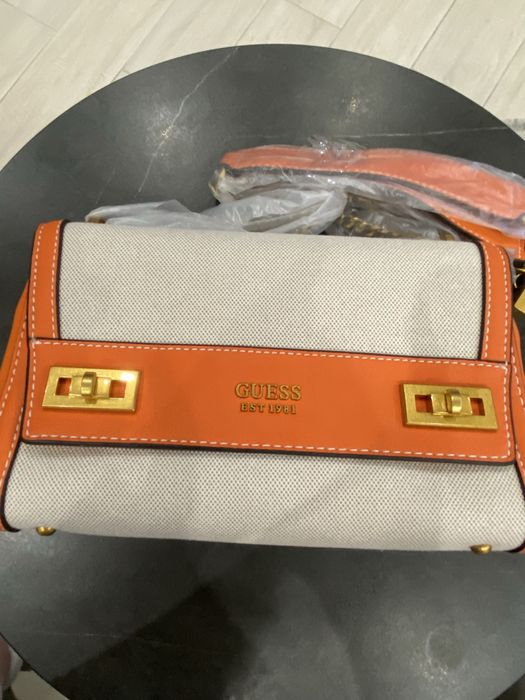 Продам сумку женскую . Guess. США