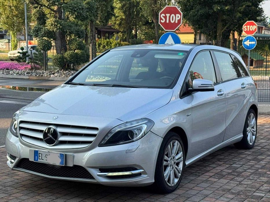 Mercedes  B klasa 1.8cdi  Posiadam  inne  auta  z  włoch  całe  i uszkodzone