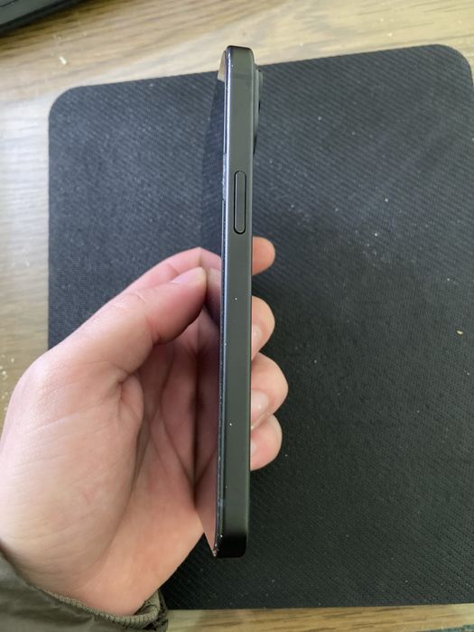 Продам Iphone 15 256