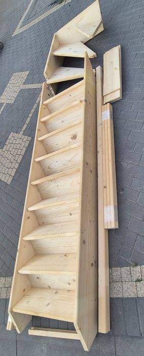 Nowe schody sosnowe na wys 2.6m