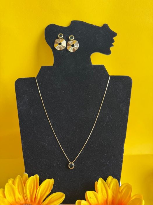 Conjunto folheado a ouro,  com zirconia,  semijoia de qualidade.