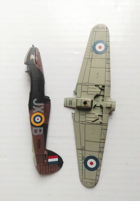 Aviões militares miniatura em ferro para peças ou recuperação.