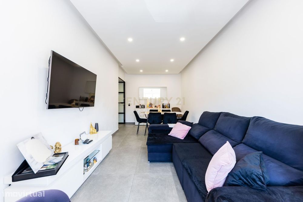 Renovated T3 Apartment with Balcony