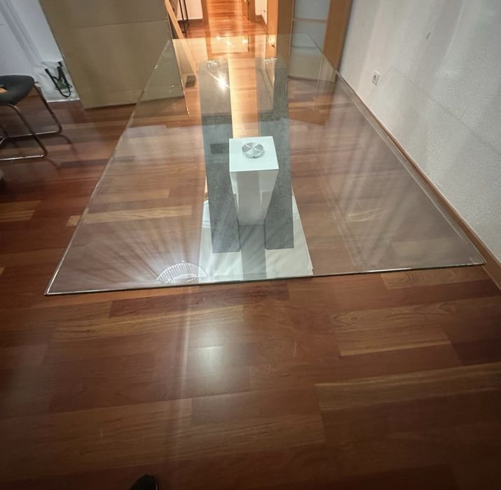 Mesa elegante para 6 pessoas em otimo estado!.