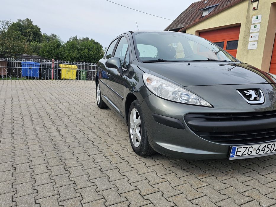 Peugeot 207 1.4 benzyna  2009 rok