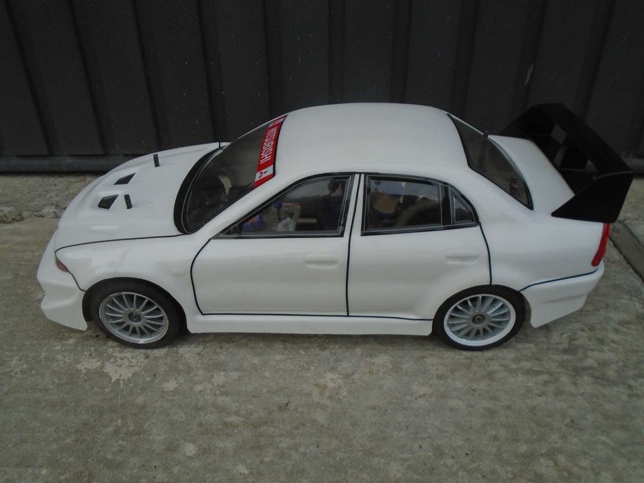 TAMIYA TGX Mitsubishi Lancer EVO 4WD 1:8 NITRO Model RC Spalinowy
