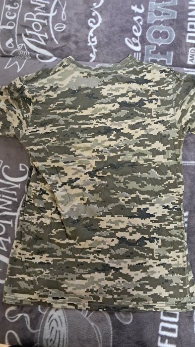 футболка базова піксель