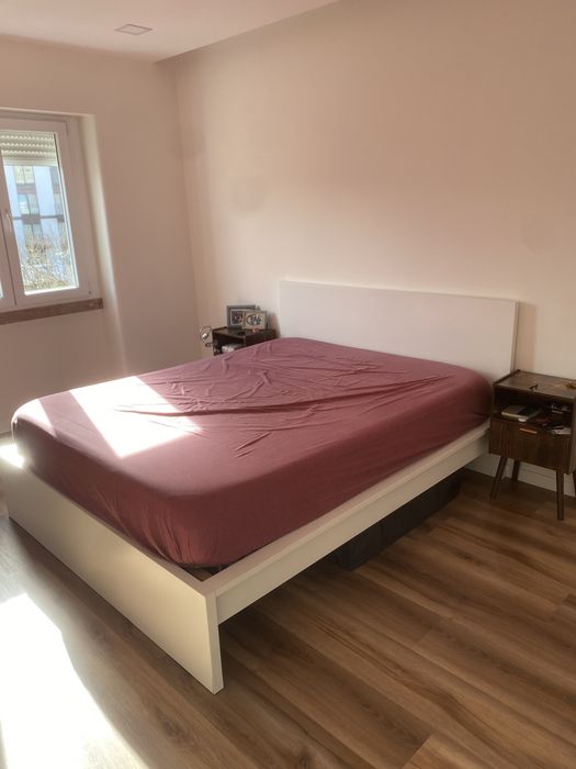 Cama IKEA Malm c/ estrado e gavetas