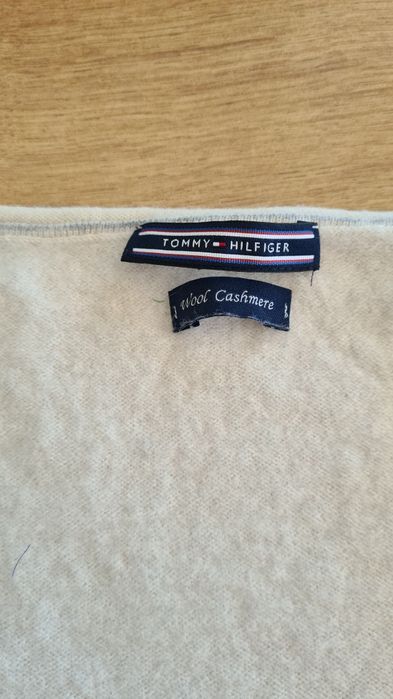 Sweter Tommy Hilfiger. 91% Wełna i 9% Kaszmir. Śmietankowy Maślany. M