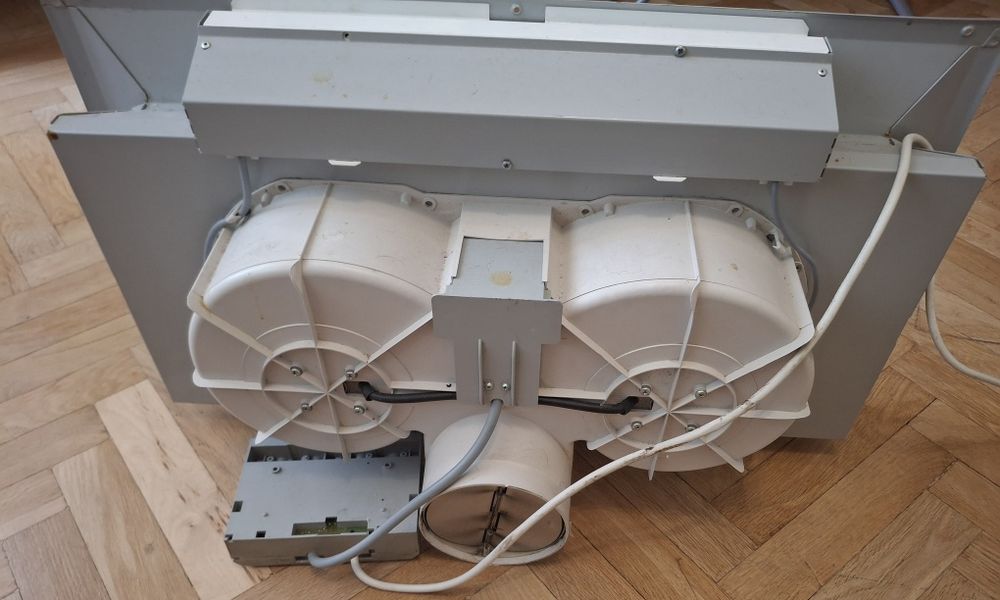 Вбудована кухонна витяжка Miele