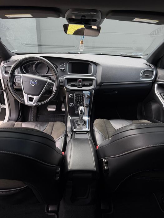 Volvo v 40  R-design 2015