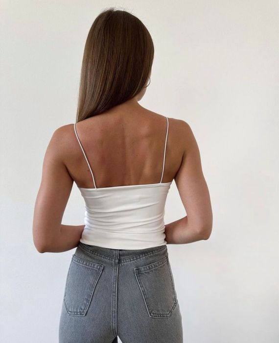 Майка біла жіноча на тонких бретелях