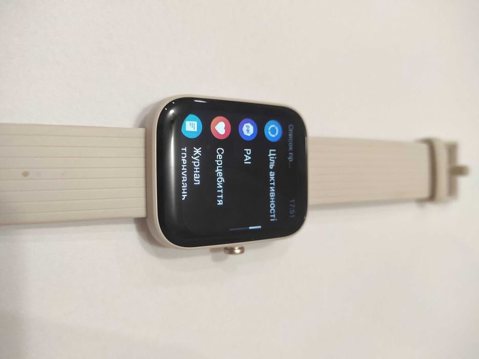 Розумний смарт-годинник Amazfit Bip 3 Pro