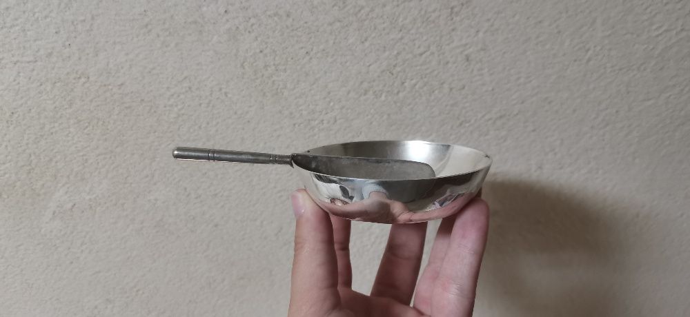 Manteigueira com faca