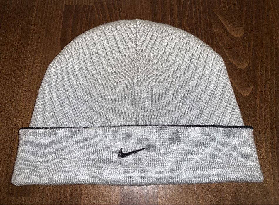 Репперская шапка NIKE | ушки с одной стороны и нормальная с другой Rap
