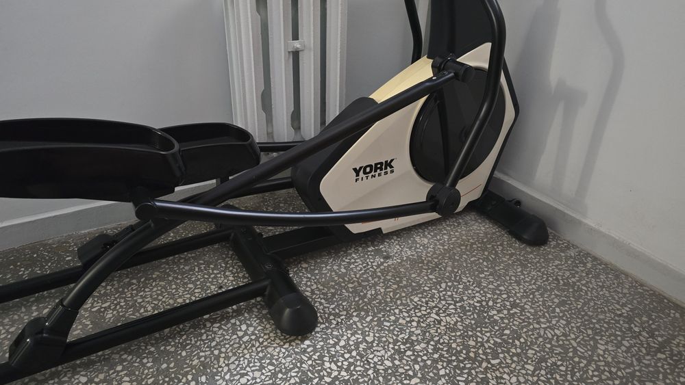 Trenażer (orbitrek) eliptyczny Perform York X230