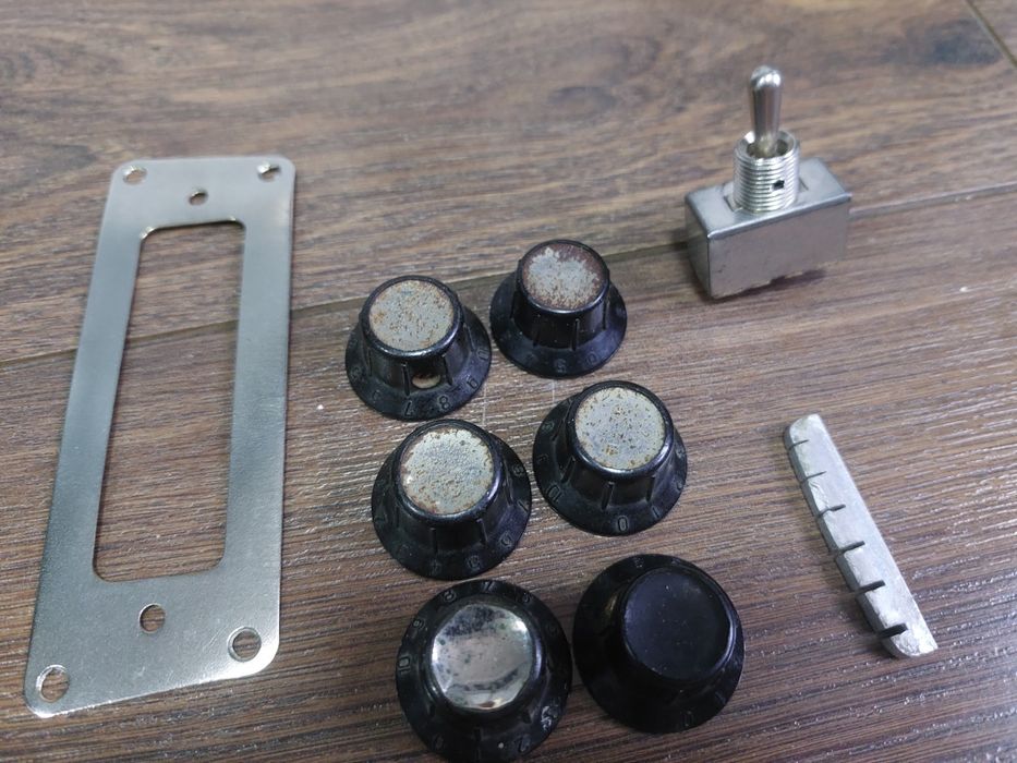 Комплектуючі для електрогітар Jolana