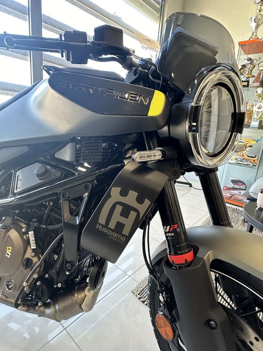 Husqvarna Svartpilen 125 para entrega imediata