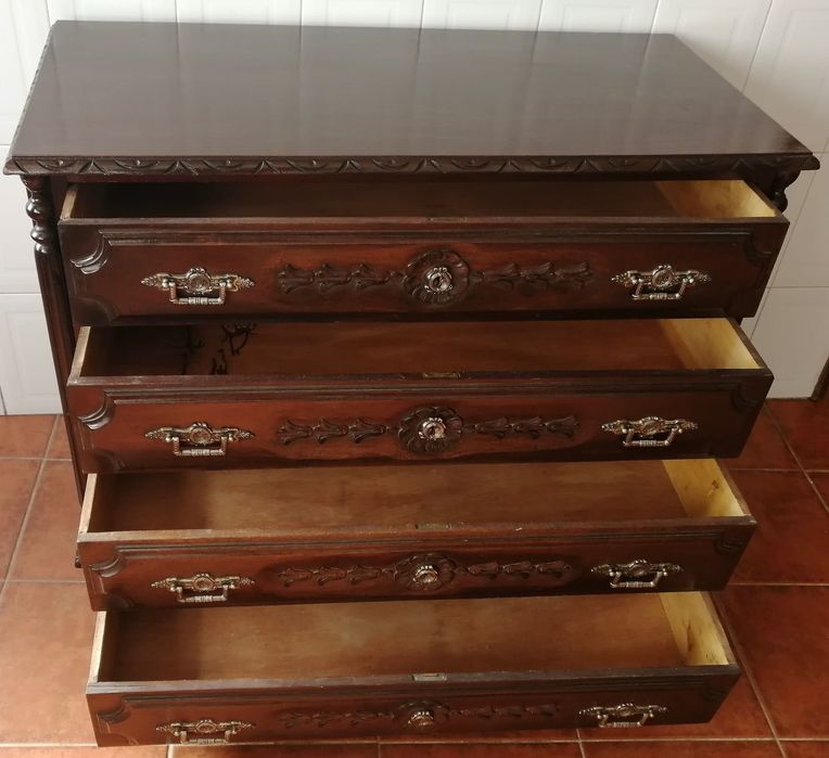 comoda de roupa de estilo