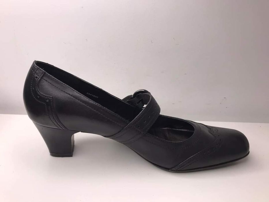 Czółenka skórzane Tamaris  Rozmiar 40 Pasek