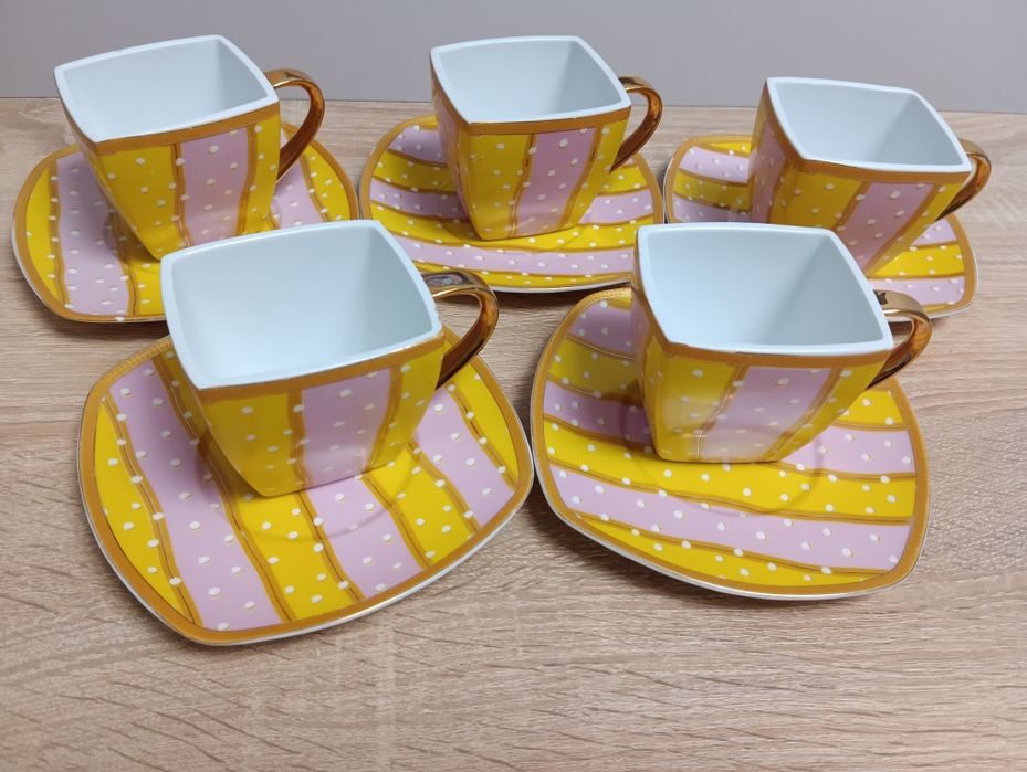 Японські чашечки з блюдцями
