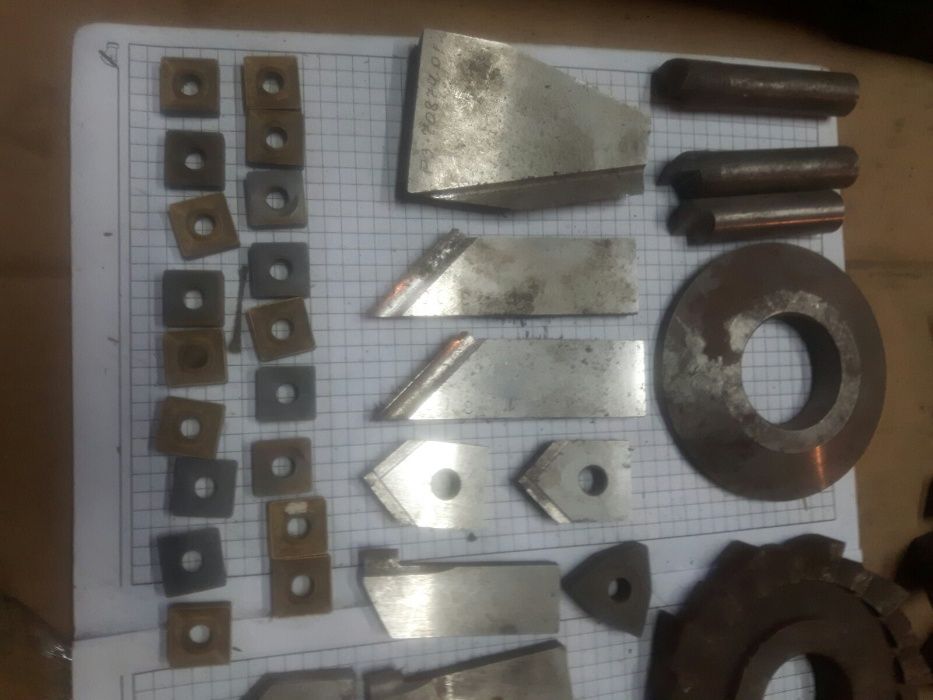 токарние инструменти фрези.резци молдинги хром ваз  03-06