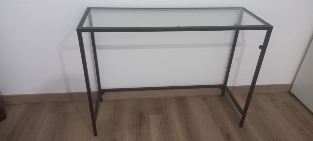 Mesa de apoio com tampo em vidro