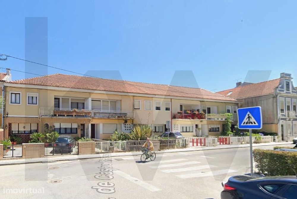 Andar Moradia T3 TOTALMENTE RESTAURADO, com Terraço e Jardim, no Centr