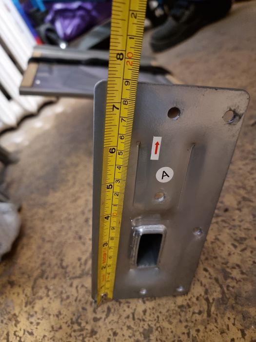 Uchwyt - półka  ścienna z regulowanym ramieniem