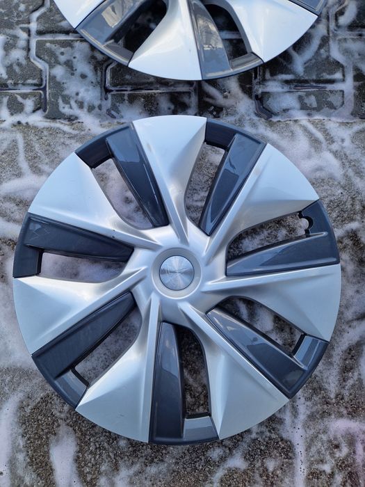 Продам Ковпаки Tesla Model Y