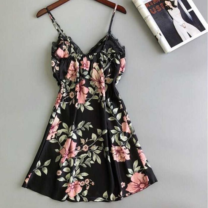 Атласний пеньюар із мереживом