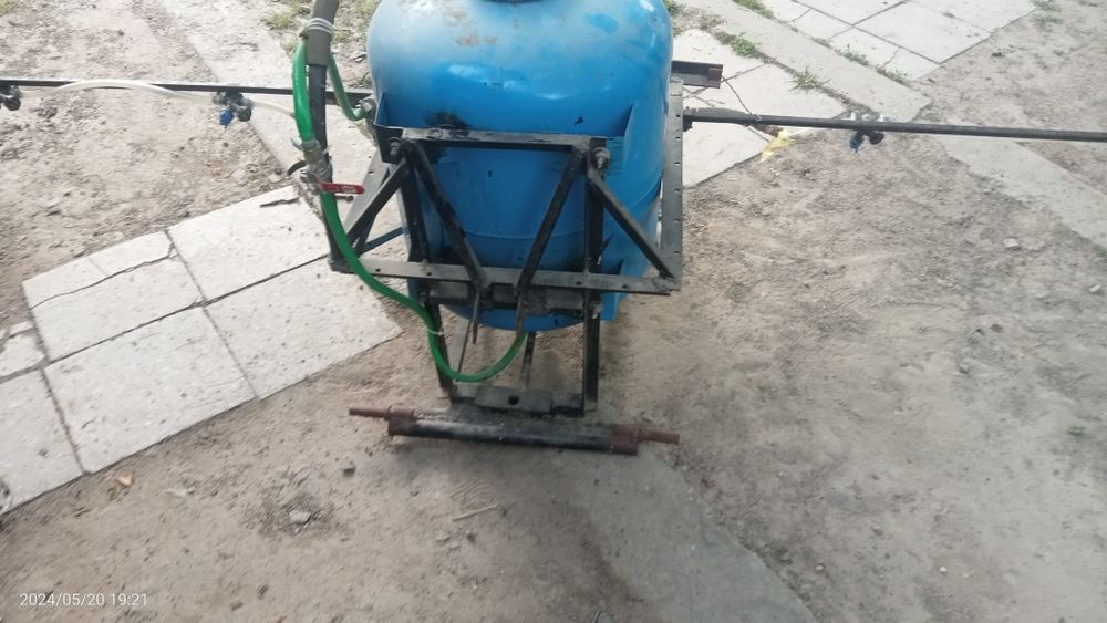 Продам обприскувач 90л.