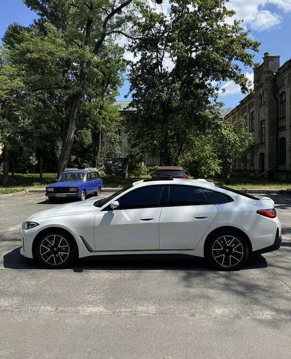 BMW i4 2022 83.9 kWh
