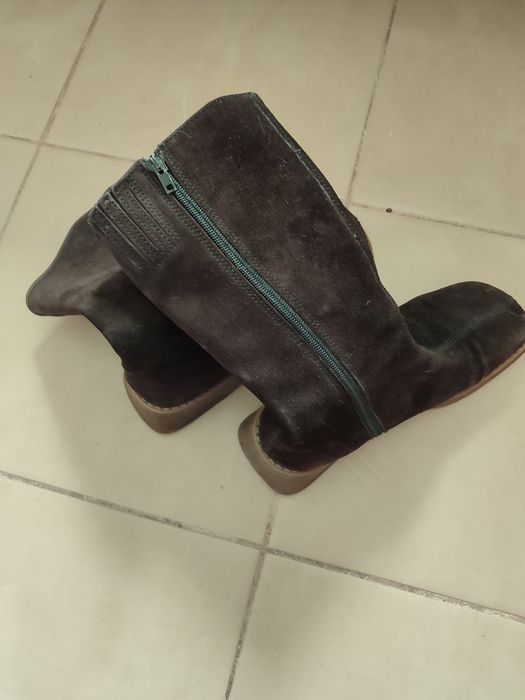 Ubrania damskie, komplety czapek, kozaczki